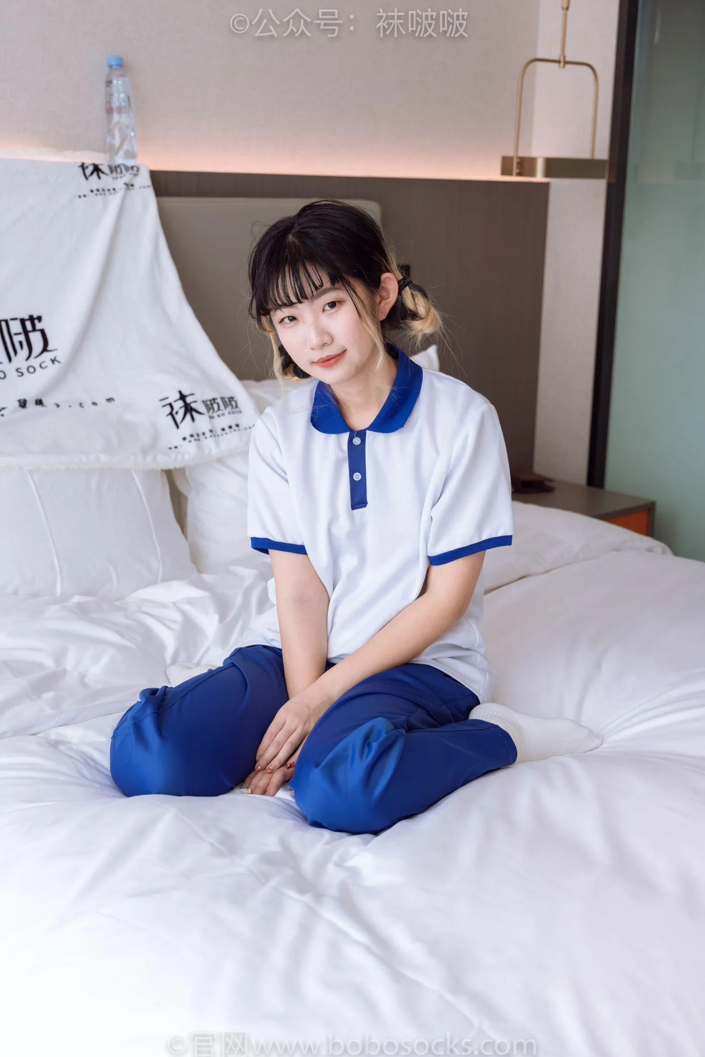 [BoBoSocks袜啵啵]NO.042 砂糖-校服、板鞋、白棉袜、油亮白丝 [139P]插图2